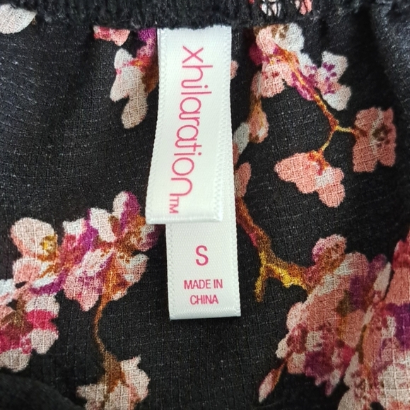 🪻BOGO🪻 Floral Off or On Shoulder Prairie Blouse w/ Tiered Ruffled‎ Sleeves - Picture 10 of 12